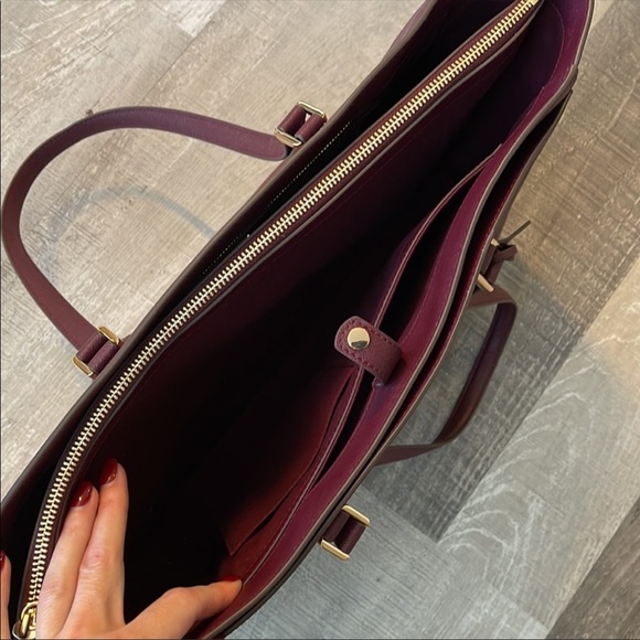 Tory Burch Large Robinson Tote - Picture 5 of 6